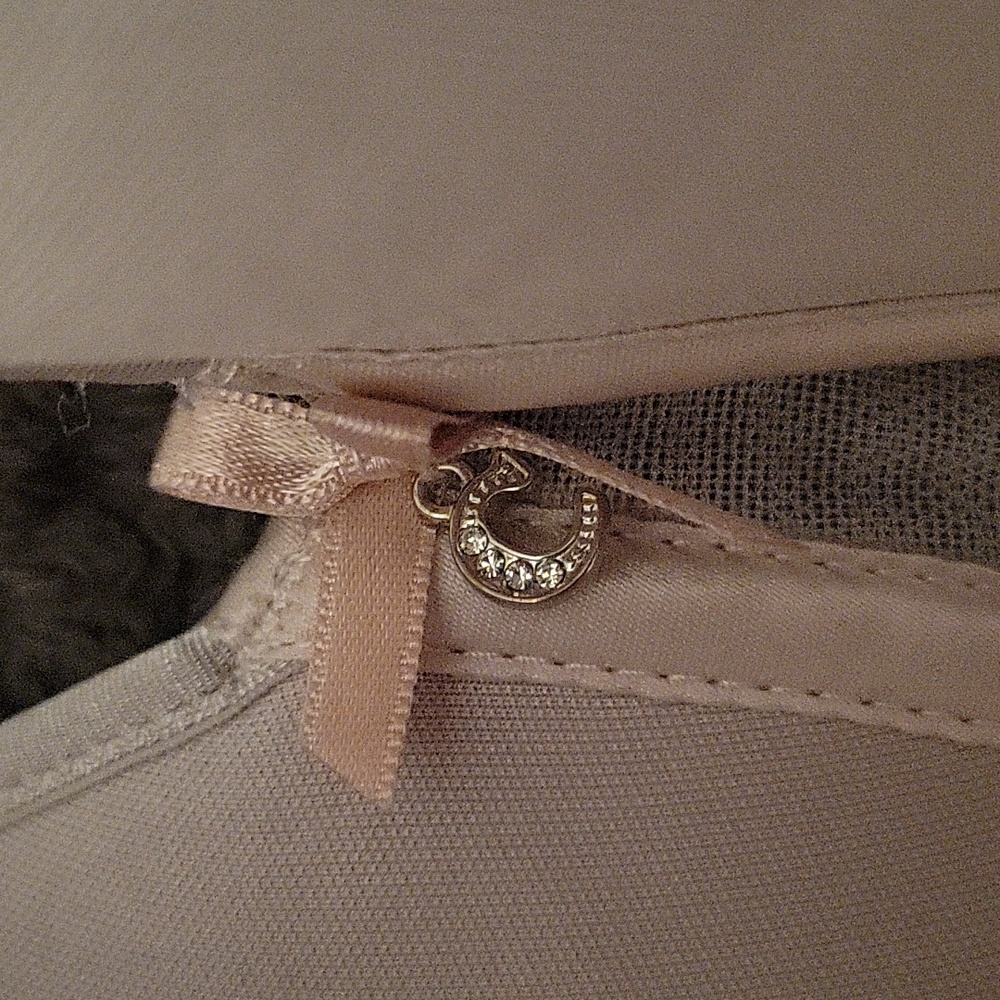 cream colored bra 40DDDD - Picture 2 of 5